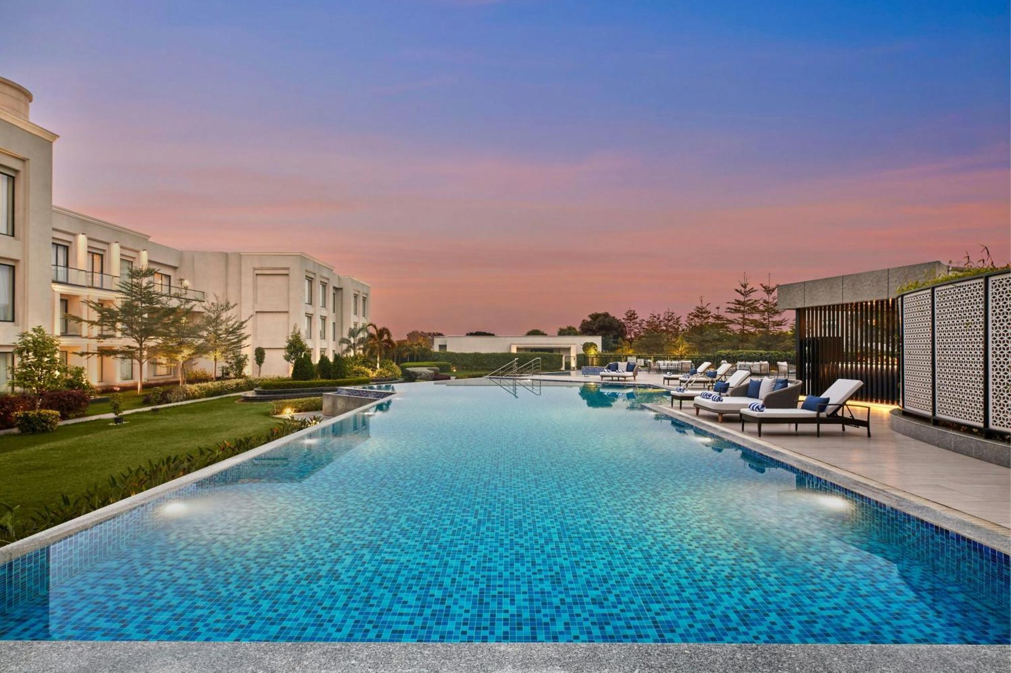 מלון Courtyard By Marriott גורקפור מראה חיצוני תמונה